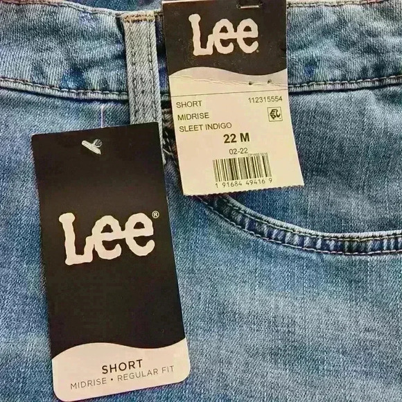 Lee Womens Plus Size 22M Midrise 5" Cuffed Shorts Regular Fit Blue Denim Stretch - Picture 2 of 8